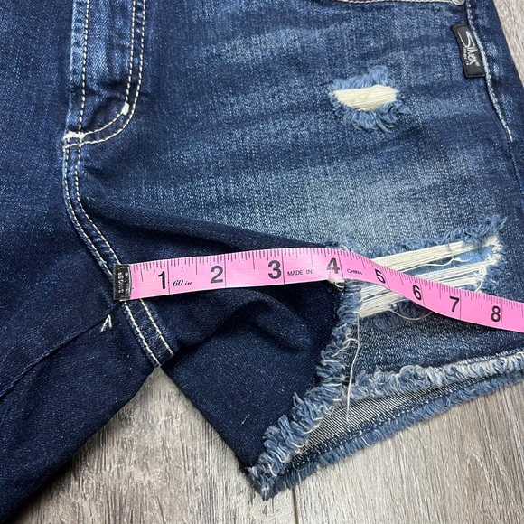 Silver Jeans Suki Shorts Mid Rise Curvy Cutoff Destructed Dark Denim Womens 31X4 - Picture 5 of 11